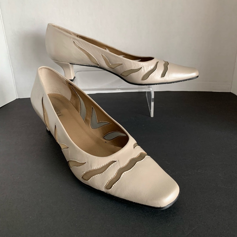 Vaneli Heels Women’s Size 10.5 Cream Kitten Cut Out Mesh Low Neutral Pearly